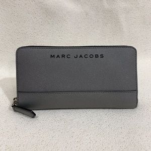Marc Jacobs zipper wallet